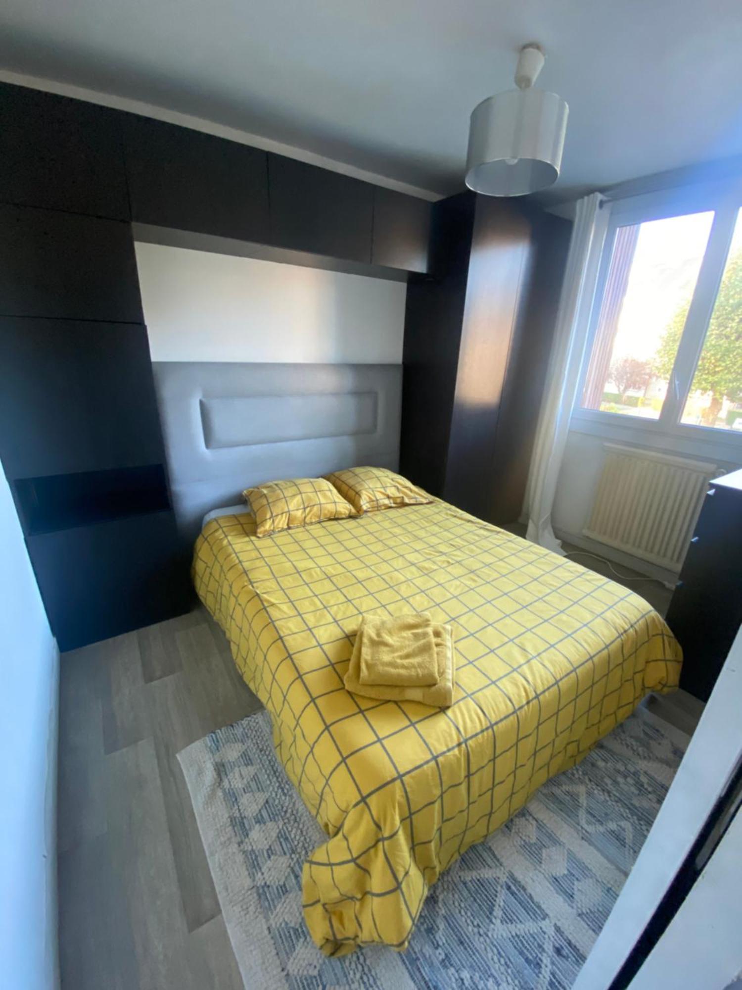 Bel Appartement Spacieux ,Convivial De 3 Chambres Avec Parking Prive Secure 캉 외부 사진