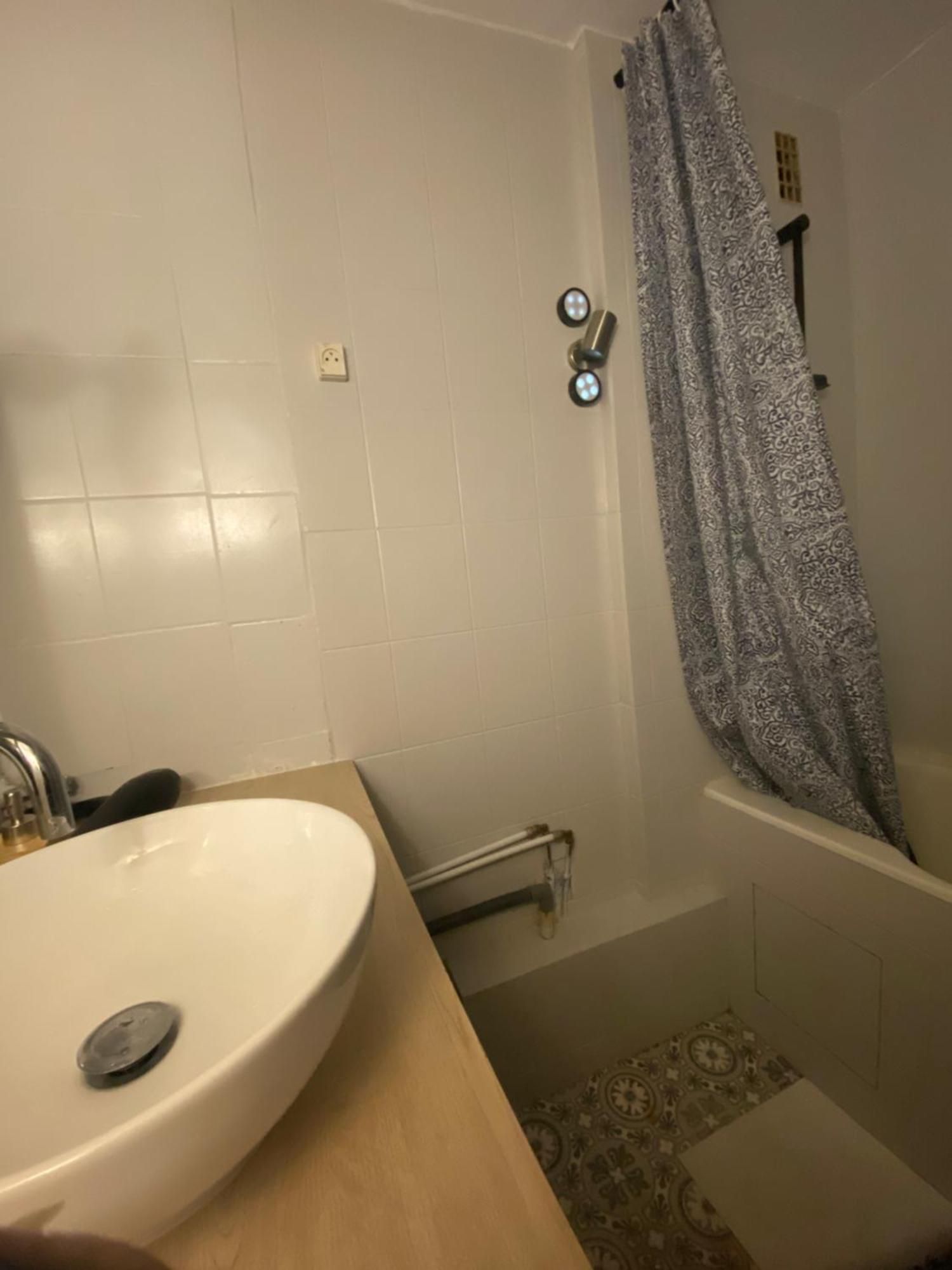 Bel Appartement Spacieux ,Convivial De 3 Chambres Avec Parking Prive Secure 캉 외부 사진