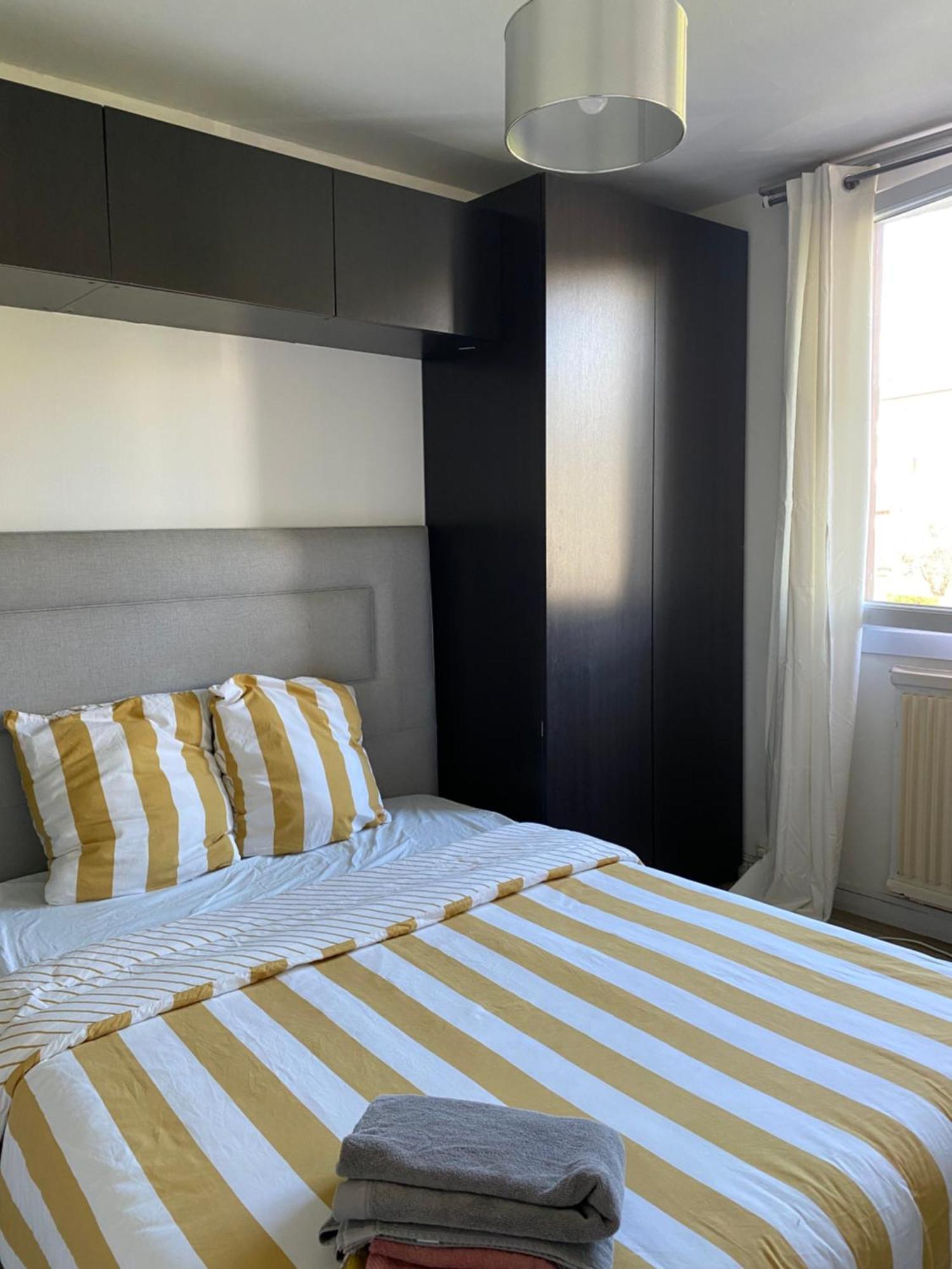 Bel Appartement Spacieux ,Convivial De 3 Chambres Avec Parking Prive Secure 캉 외부 사진
