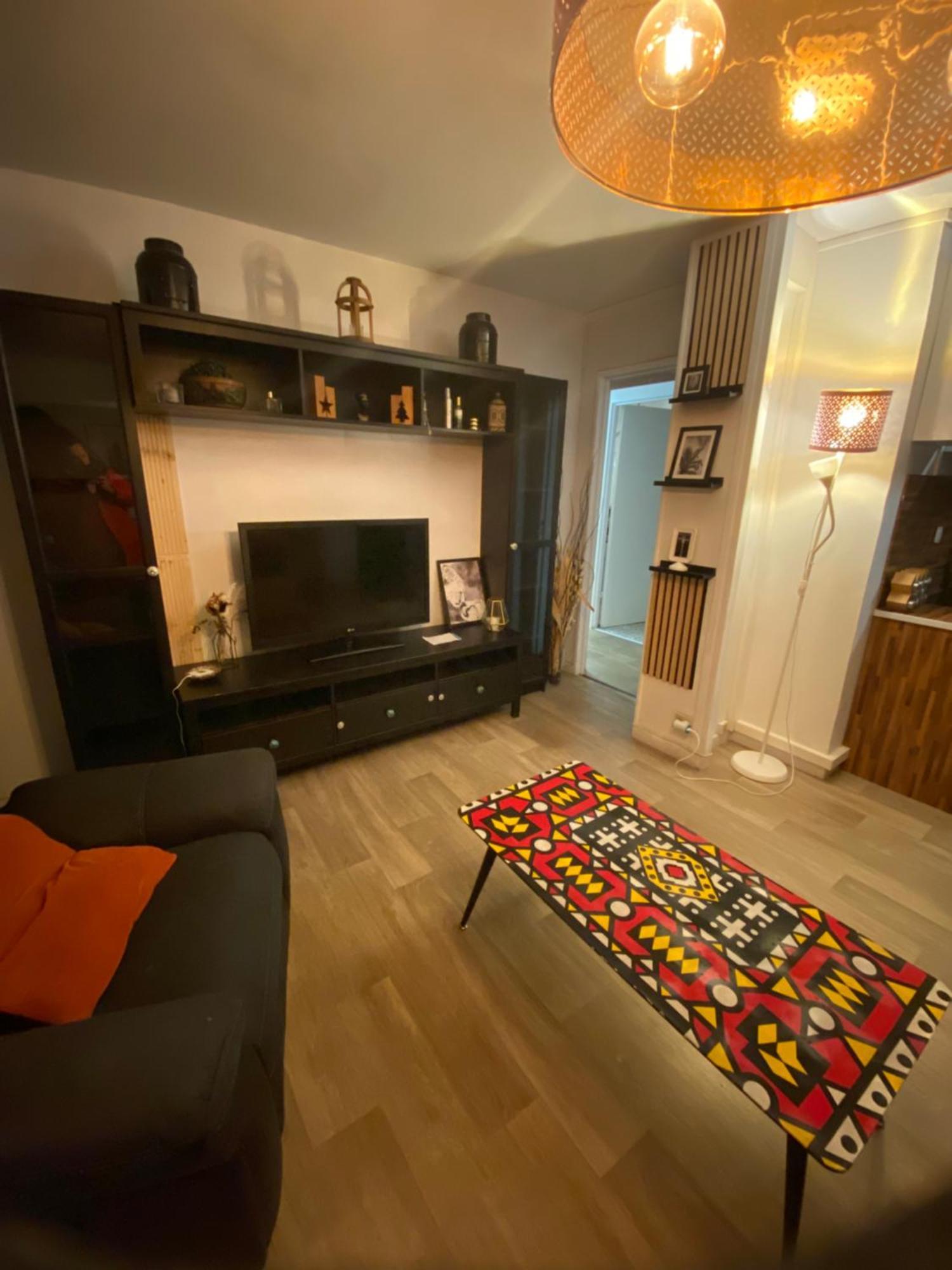 Bel Appartement Spacieux ,Convivial De 3 Chambres Avec Parking Prive Secure 캉 외부 사진